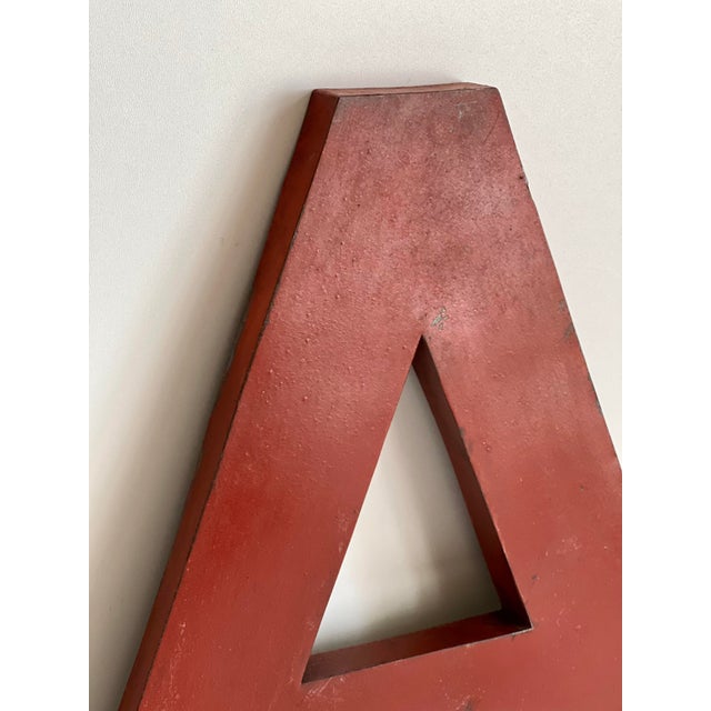 Letter measurements are 33/24/2 cm.