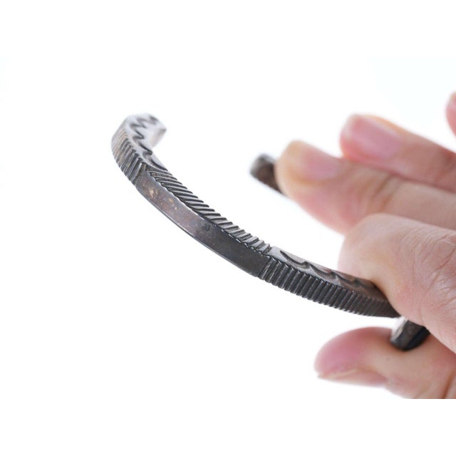 Late 20th Century Ronnie Willie (Navajo) Heavy stamped sterling bracelet with jet and shell inlay For Sale - Image 5 of 11