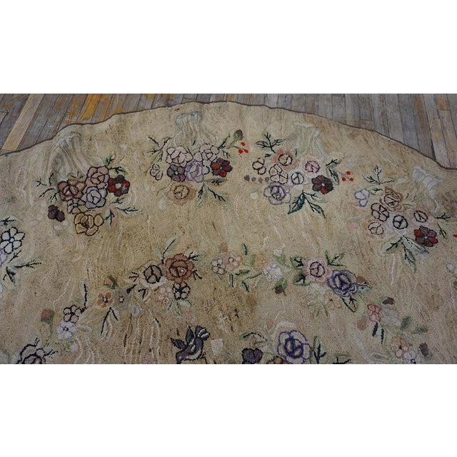 1920s Tan Ecru Floral Folk Art Antique American Hooked Rug 9' X 9' Handknotted Cotton Carpet For Sale - Image 4 of 14