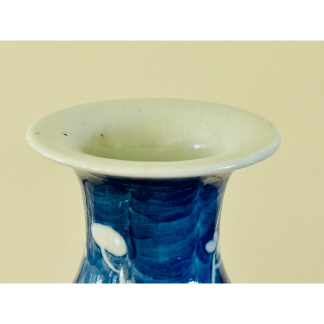 Mid 19th Century Qing Dynasty Blue and White Porcelain Prunus Vase For Sale In Palm Springs - Image 6 of 14
