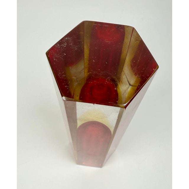 1960s Vintage Red Murano Attributed Sommerso Hexagonal Vase by Mandruzzato For Sale - Image 5 of 10