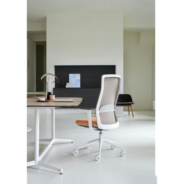 Contemporary Thats It Net Managerial Armchair with Mesh Backrest and Aluminum by Quinti Sedute For Sale - Image 3 of 9