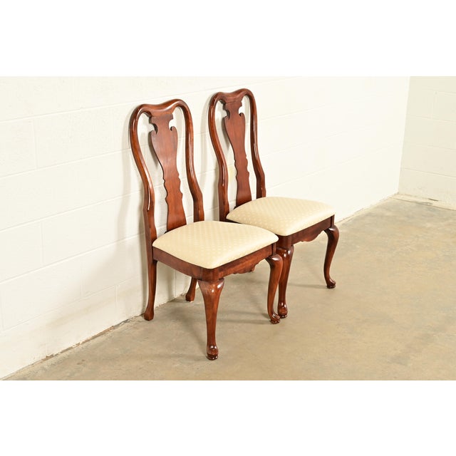 A gorgeous pair of Queen Anne or Georgian style side chairs or dining chairs By Thomasville USA, Circa 1980s Solid carved...
