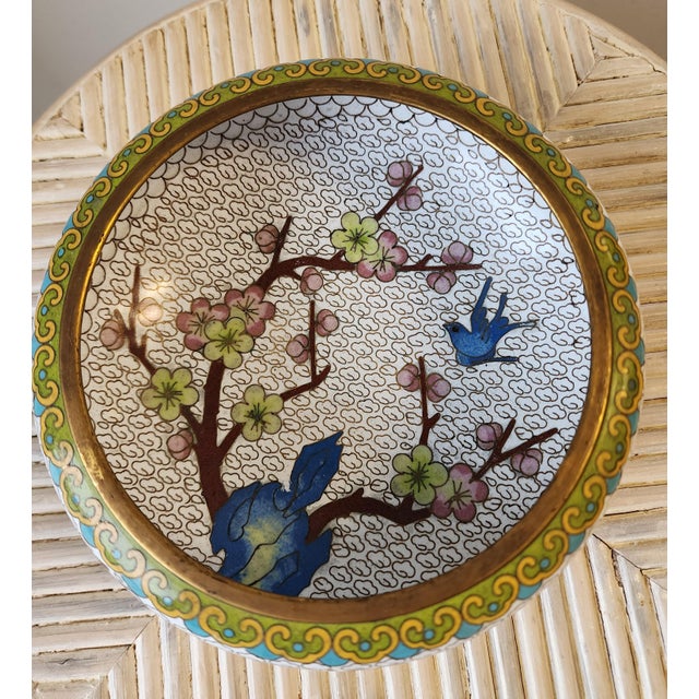 Add an elegant touch of Chinoiserie charm to your home decor with this exquisite vintage Chinese cloisonné enamel bowl....