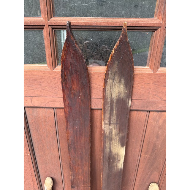 1920s Antique Wooden Skis With Original Bamboo Ski Poles – Early 20th Century Nordic Ski Set – Rustic Ski Lodge & Cabin Wall Decor For Sale - Image 5 of 18