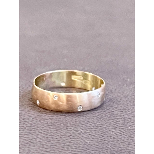 12 Flush Set Bezel Diamond Eternity Wedding Band in 14 Karat Yellow Gold For Sale - Image 4 of 18