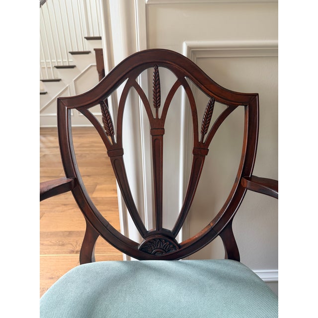 Traditional Set of 4 Vintage Hepplewhite/Georgian Style Shield-Back Arm Dining Chairs With Classic Wheat Detail For Sale - Image 3 of 7