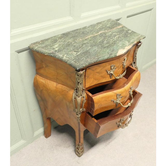 1900 - 1909 French Louis XV Style Bombe Commode, 1900 For Sale - Image 5 of 7