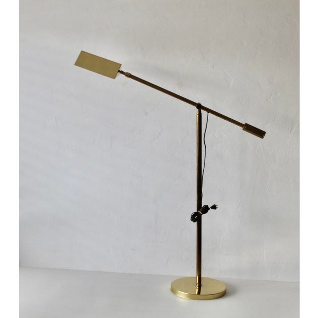 1980s Carsella Lighting Style Mid-Century Counterbalanced Brass Reading Lamp For Sale In Miami - Image 6 of 18