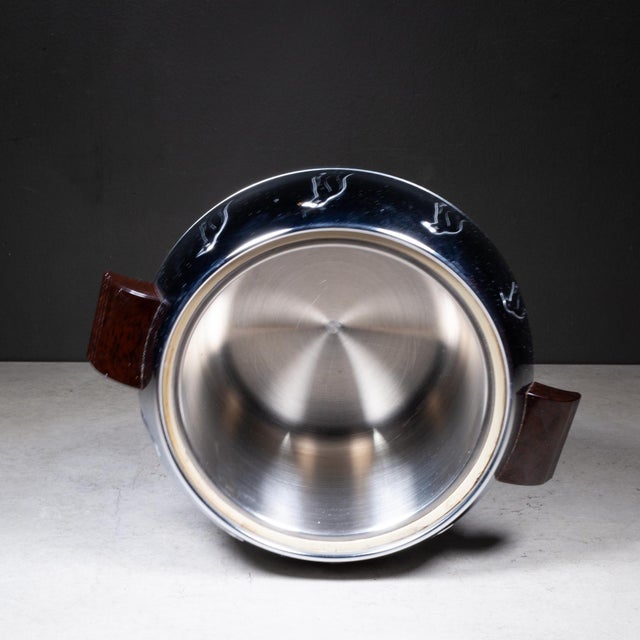 Chrome Mid-Century Penguin Ice Bucket With Bakelite Handles c.1960 For Sale - Image 8 of 9
