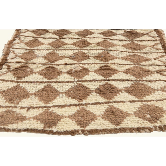 Berber Tribes of Morocco Vintage Azilal Moroccan Rug, 03'03 X 07'04 For Sale - Image 4 of 10