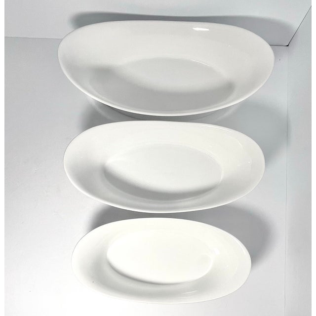 Crate & Barrel Contemporary Crate & Barrel White Porcelain Oval Oblong Boat Nesting Serving Bowls - 3 Pieces For Sale - Image 4 of 6