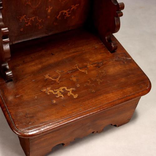 Baroque Kneeler in Maple and Walnut For Sale - Image 5 of 9