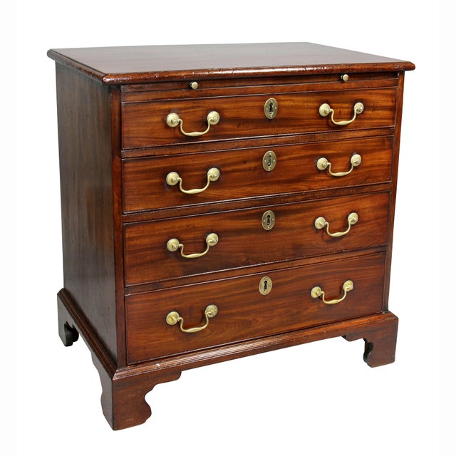 Late 18th Century George III Mahogany Bachelors Chest of Drawers For Sale - Image 10 of 10