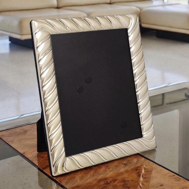 1970s Gorgeous photo frame in silver plated with glass masterfully crafted in Italy . Featuring a sophisticated silver-...