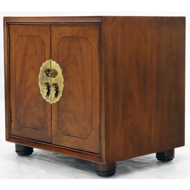 Wood Mid-Century Modern Two Doors Nightstands by Henredon - a Pair For Sale - Image 7 of 12