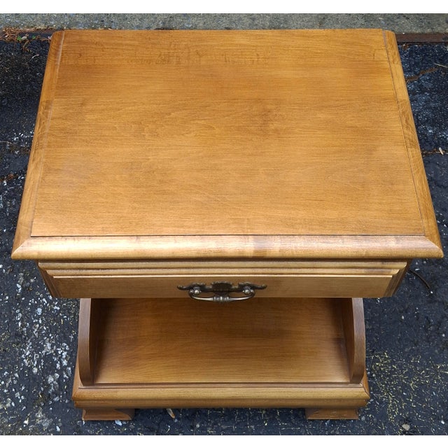 Wood Mid Century Modern Maple Single Drawer Bedside Table For Sale - Image 7 of 8