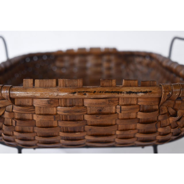 Chestnut Vintage 1950s MCM Italian Magazine Basket Catch All For Sale - Image 8 of 10