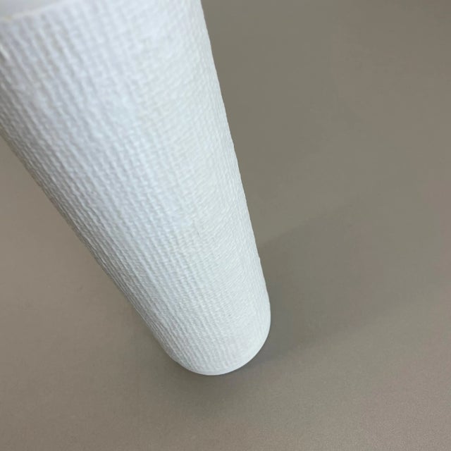 White Op Art German Porcelain Vase by Heinrich Fuchs for Hutschenreuther, 1970s For Sale - Image 8 of 16