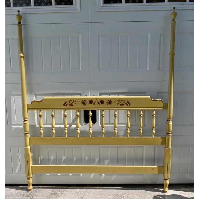 Heywood Wakefield Full Size Spindle Poster Headboard Cottage Paint Vintage 60s For Sale - Image 9 of 12