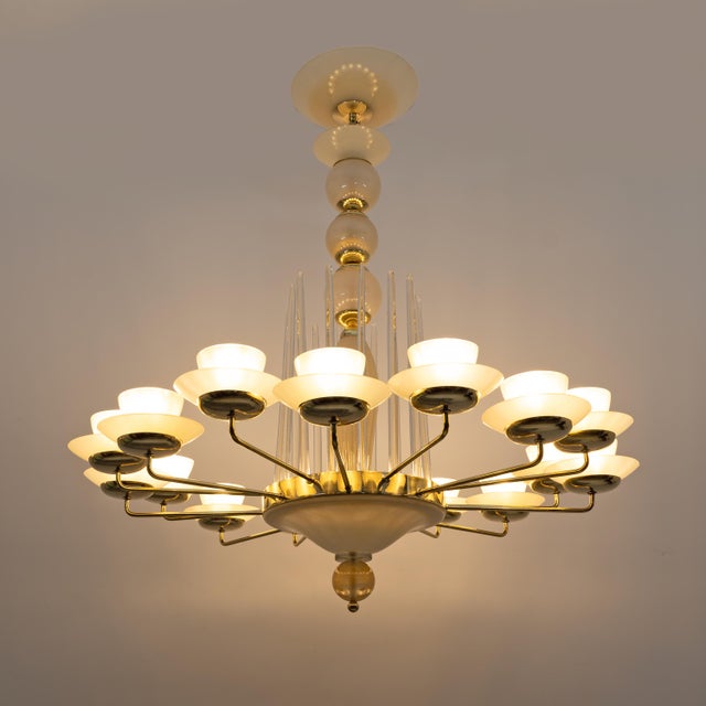 Elegant murano glass chandelier with a luxurious vintage design. This lamp features 16 lights with standard european e14...