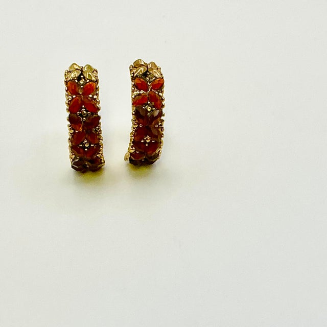 1980s Vintage Boho Chic Baltic Amber & Gold Tone Hoop Pierced Earrings - A Pair For Sale - Image 10 of 12