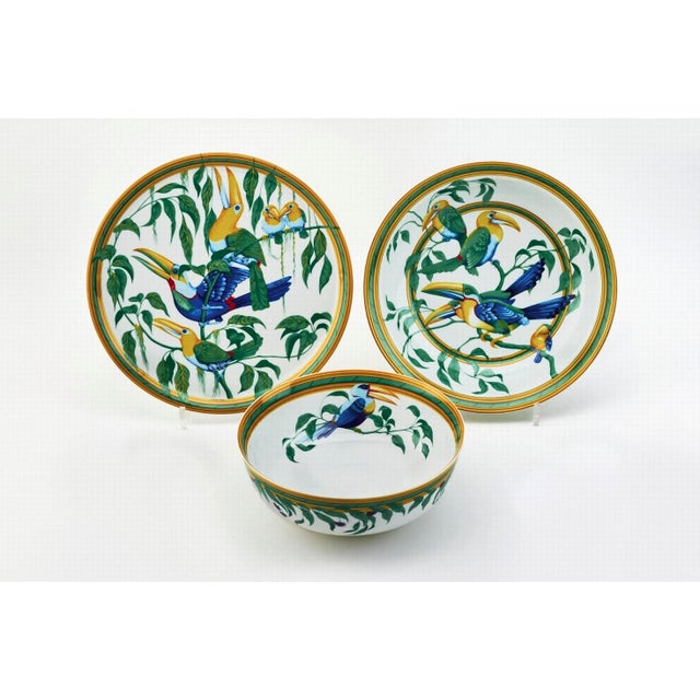Polychrome Porcelain Les Toucans Dinner Service from Hermès & Limoges, 1986, Set of 30 For Sale - Image 3 of 5