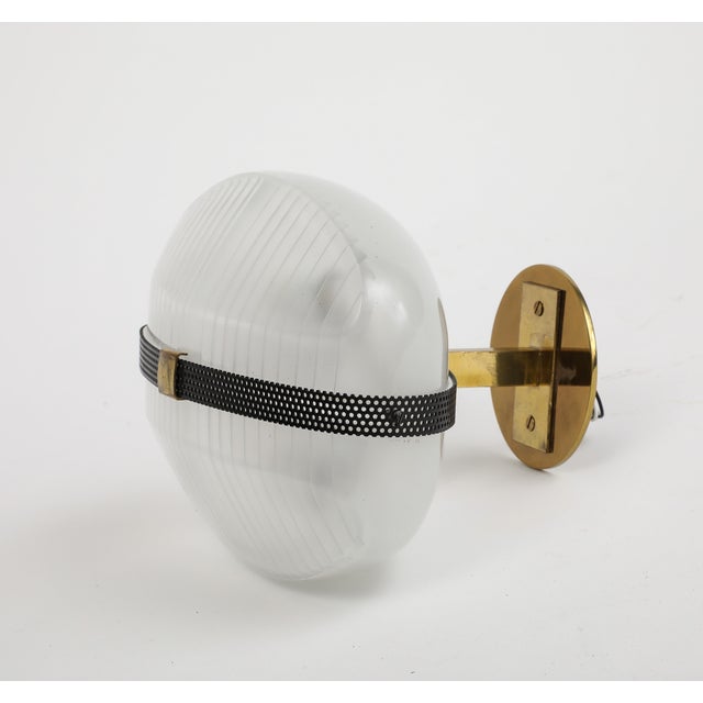 Midcentury Italian Brass and Glass Sconce by Vico Magistretti For Sale In New York - Image 6 of 10
