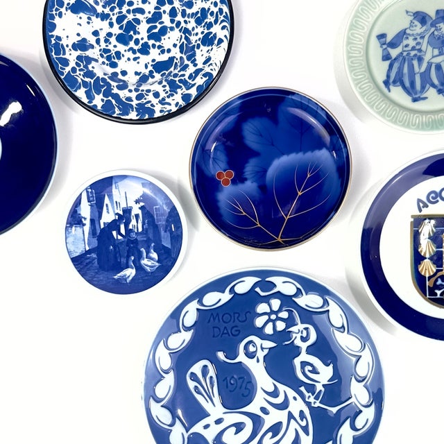 Elevate your space with this stunning, curated 7-piece collection of vintage blue and white wall plates. Perfect for...