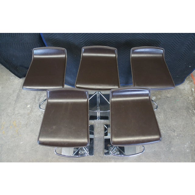 Metal Frontgate Modern Contoured Brown Leather & Chrome Adjustable Piston Bar Stools - Set of 5 For Sale - Image 7 of 13