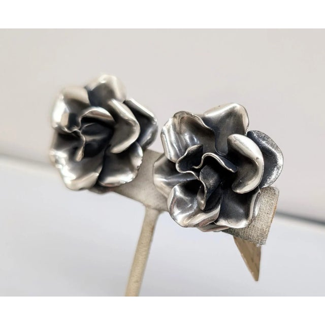 1960s silvertone 3d rose clip earrings. Marked "NAPIER PAT. PEND." on the clips and bases of the clips. Measure: 1 1/4...