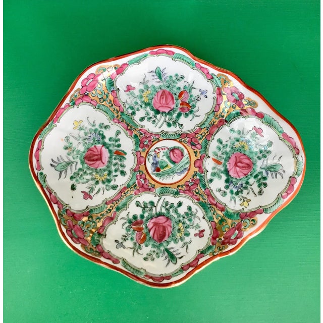 Rose Medallion Porcelain Shell Bowl Catchall For Sale In Greenville, SC - Image 6 of 6