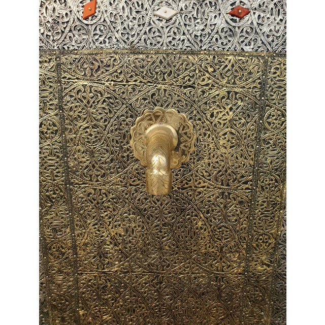 A beautiful Moroccan fountain handmade from cedar wood and inlaid with metal. Made in Marrakech. This fountain is usually...