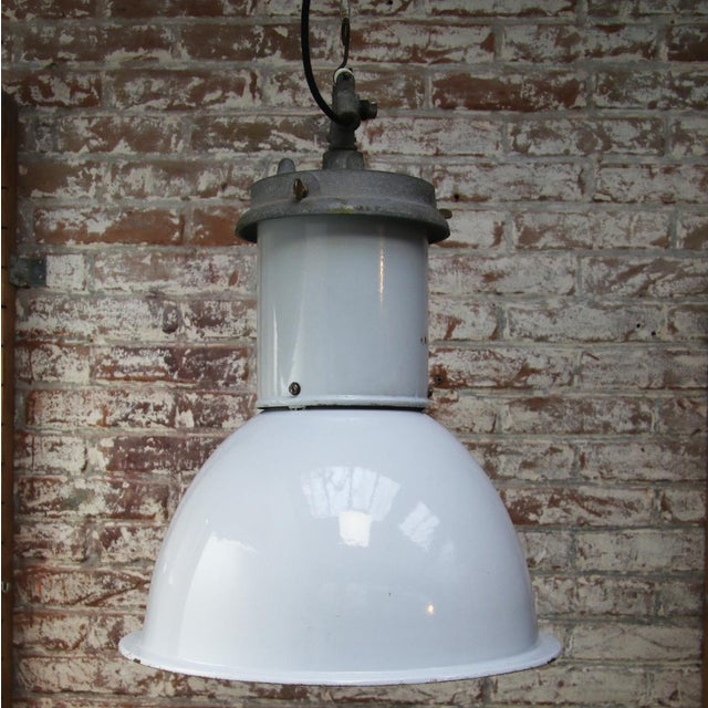 1950s Vintage Industrial British Gray Enamel Pedant Light, 1950s For Sale - Image 5 of 6