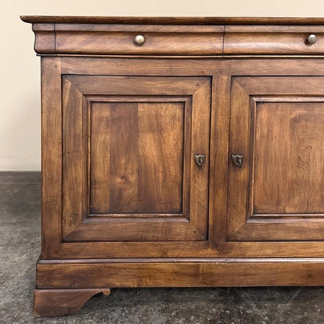 19th Century French Louis Philippe Period Walnut Buffet ~ Enfilade ~ Credenza For Sale - Image 15 of 18