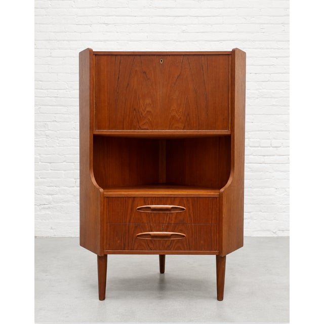 Mid-Century Modern Mid Century Modern Rosewood Corner Bookcase / Bar Cabinet, Made in Denmark by Aulum Mobelfabrik, C. 1960s For Sale - Image 3 of 15