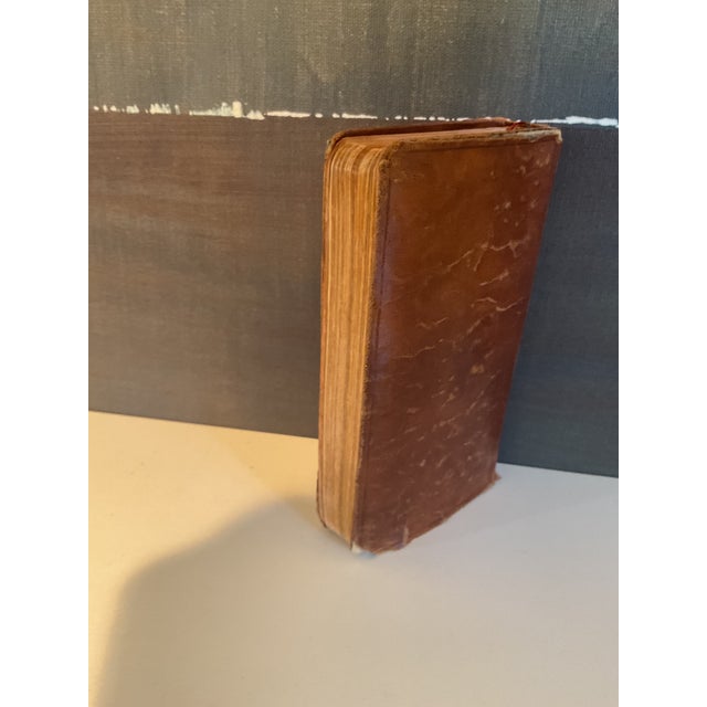 Vintage French Catholic Prayer Book – Missel De Christ-Roi – Gilt Edges & Illustrated For Sale - Image 4 of 12