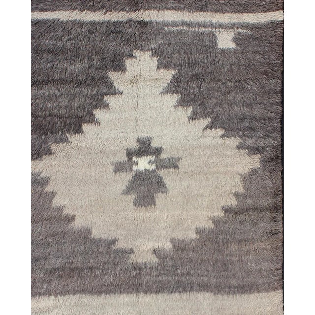 Mid 20th Century Minimalist & Modern Design Turkish Tulu Vintage Rug With Multi-Layered Medallion For Sale - Image 5 of 9