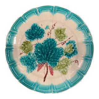 Late 19th Century Round Majolica Ware Plate With a Scalloped Edge For Sale