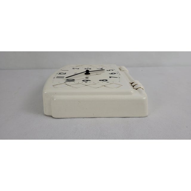Vintage Odo earthenware clock from the 1950s. The mechanism is in good condition. The clock works and keeps the correct...