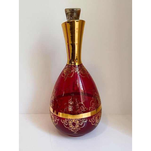 1970s 22k Gold Ruby Red Venetian Murano Glass Decanter With 5 Tumblers - 6 pcs For Sale - Image 4 of 10