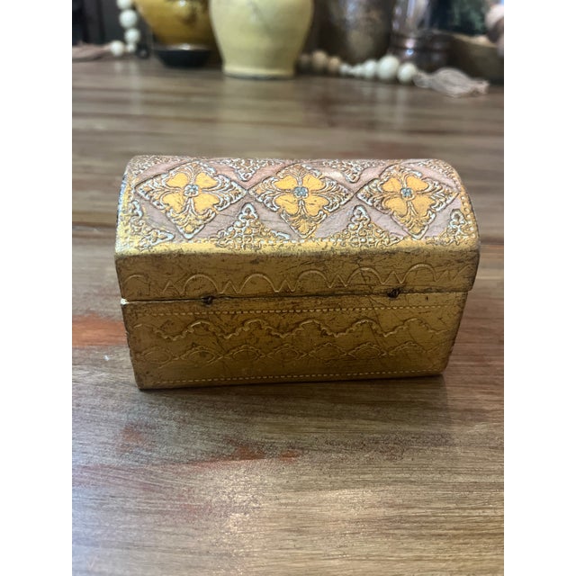 Vintage Italian Florentine Gilt-Wood Dome Box For Sale In Sacramento - Image 6 of 9