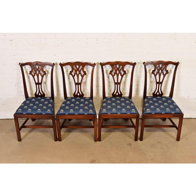 1980s Baker Furniture Style Georgian Carved Mahogany Dining Chairs, Set of Four For Sale - Image 5 of 12