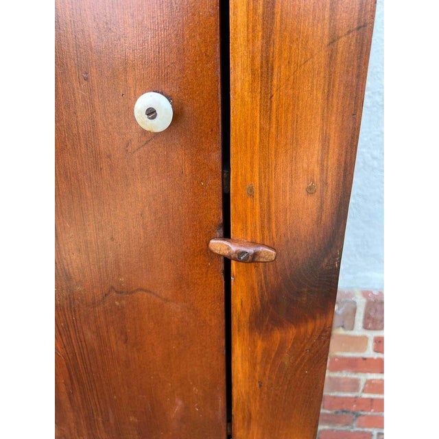 19th Century Antique Yellow Pine Corner Cabinet. 19th Century. For Sale - Image 5 of 10