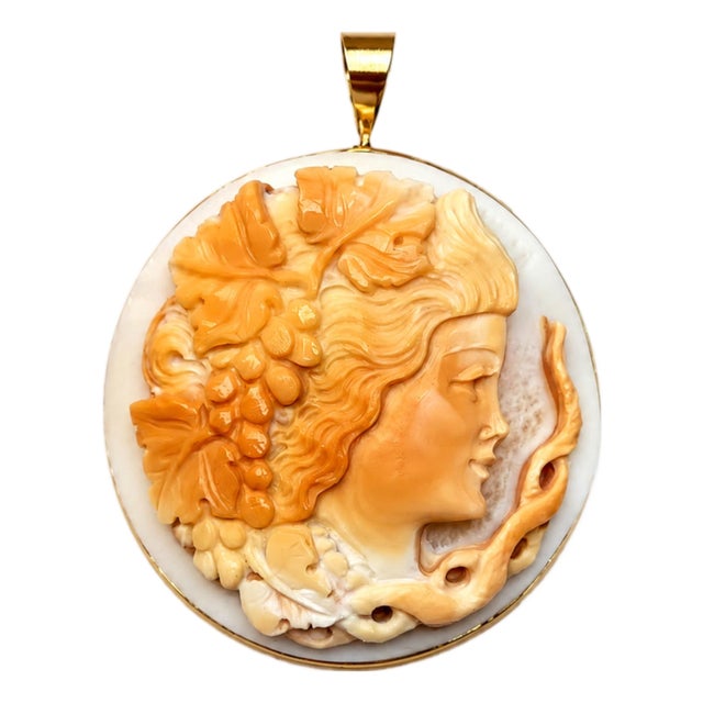 Late 20th Century Amedeo Italian Shell Cameo 14k Gold Pendant Brooch For Sale