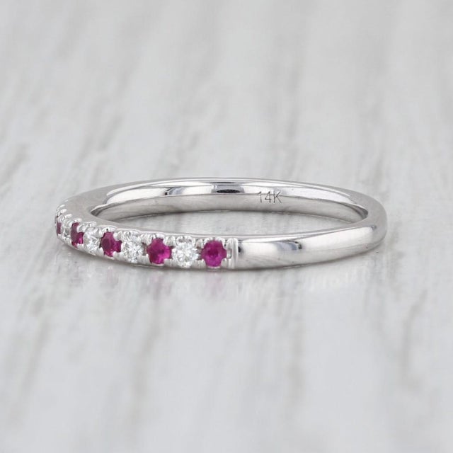 Gemstone Information: - Natural Diamonds - Total Carats - 0.13ctw Cut - Round Brilliant Color - G - H Clarity - VS2 -...