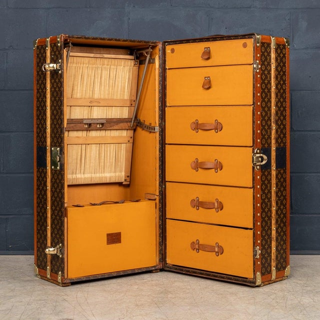 20th Century Wardrobe Trunk in Monogram Canvas from Louis Vuitton, France, 1930 For Sale - Image 16 of 18