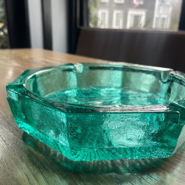 Mid-Century Modern Blenko Green Glass Ashtray – Mid Century Modern Ice Block Textured Geometric Cigar Ashtray For Sale - Image 3 of 7