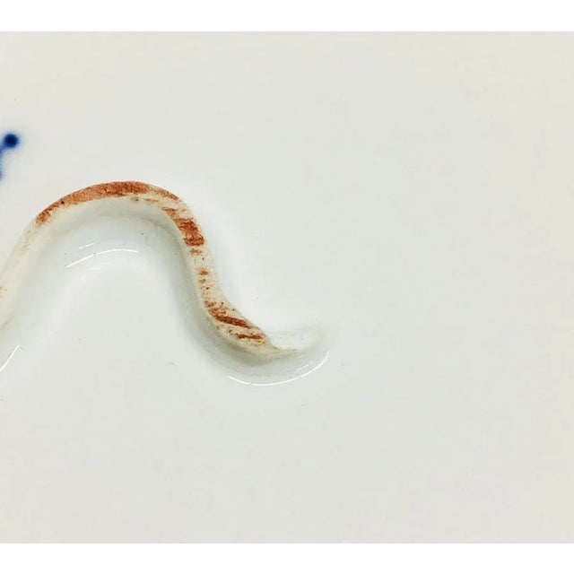 Ceramic Wide 19th Century Oval Platter in Onion Pattern from Meissen For Sale - Image 7 of 10