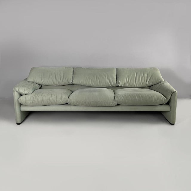 Italian modern green velvet sofa Maralunga by Vico Magistretti for Cassina, 1970s Three-seater sofa model Maralunga in...